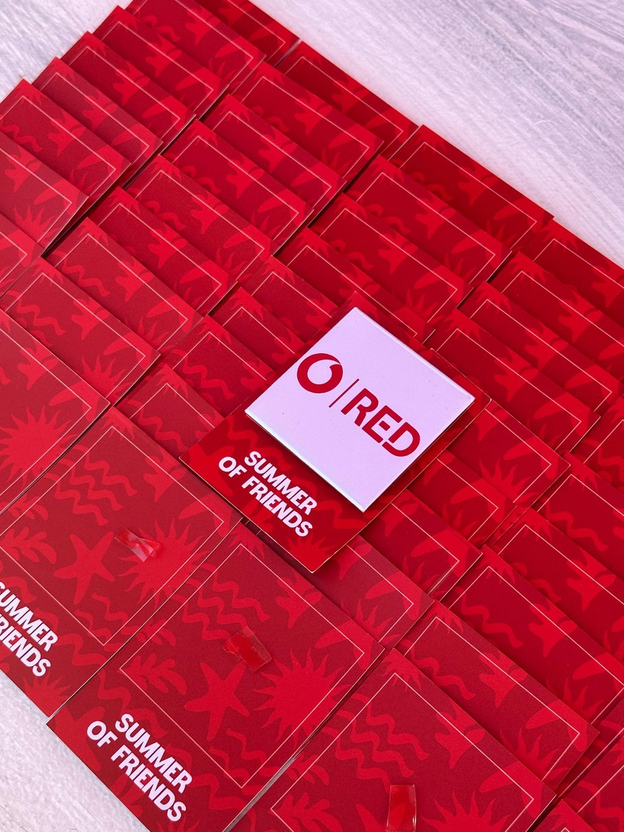 Vodafone RED magnet cards